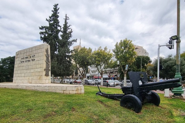 אנדרטה לבני העיר שנפלו במערכות ישראל – ראשון לציון