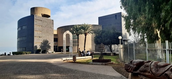 בית יגאל אלון – מוזיאון אדם בגליל – קיבוץ גינוסר