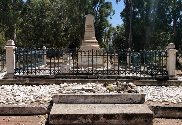 הקבר של קרל נטר – מקוה ישראל
