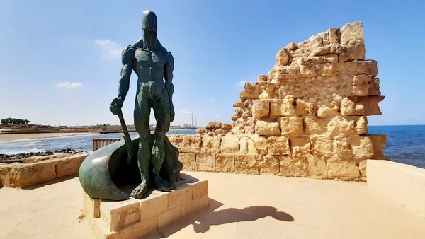 גן לאומי פסל החייל האלמוני – קיסריה
