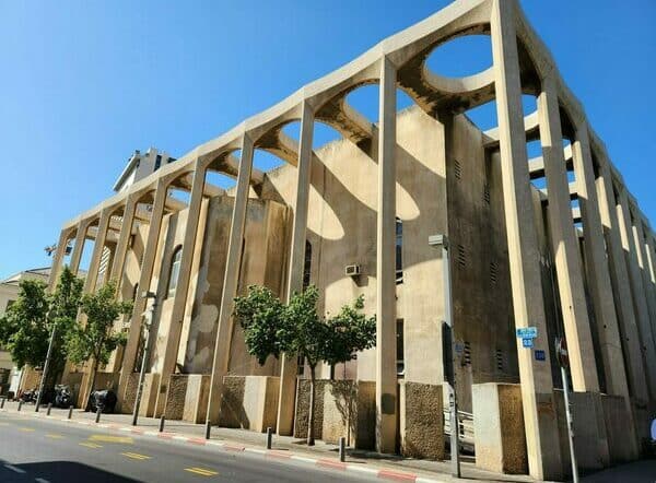 שביל העצמאות, בית הכנסת הגדול  – תל אביב יפו